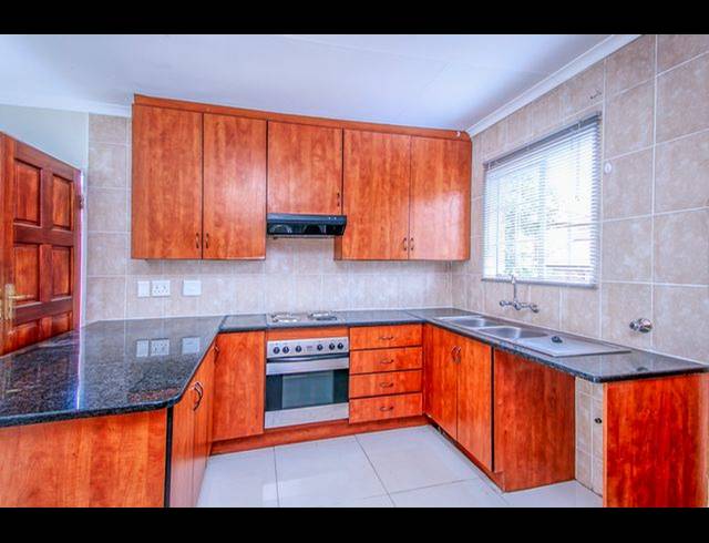 3 BEDROOM TOWNHOUSE RENTED IN RADIOKOP